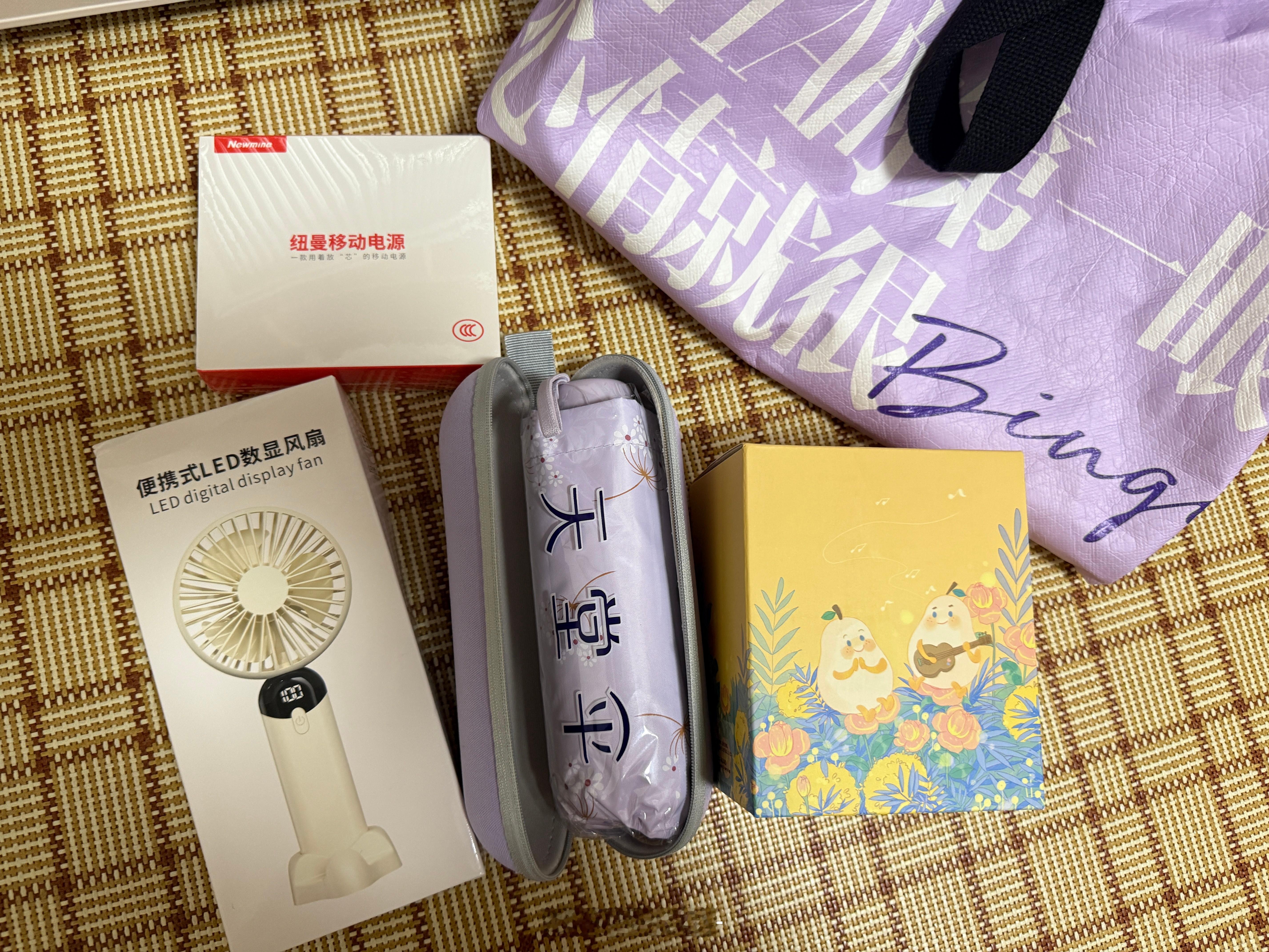天气太热了！给大家抽点实用的礼物🎁之前五菱缤果给的伴手礼！一个夏季必备小风扇?