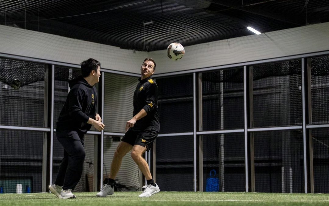 两位足球小将东东与波叔好好学生的模样！ 