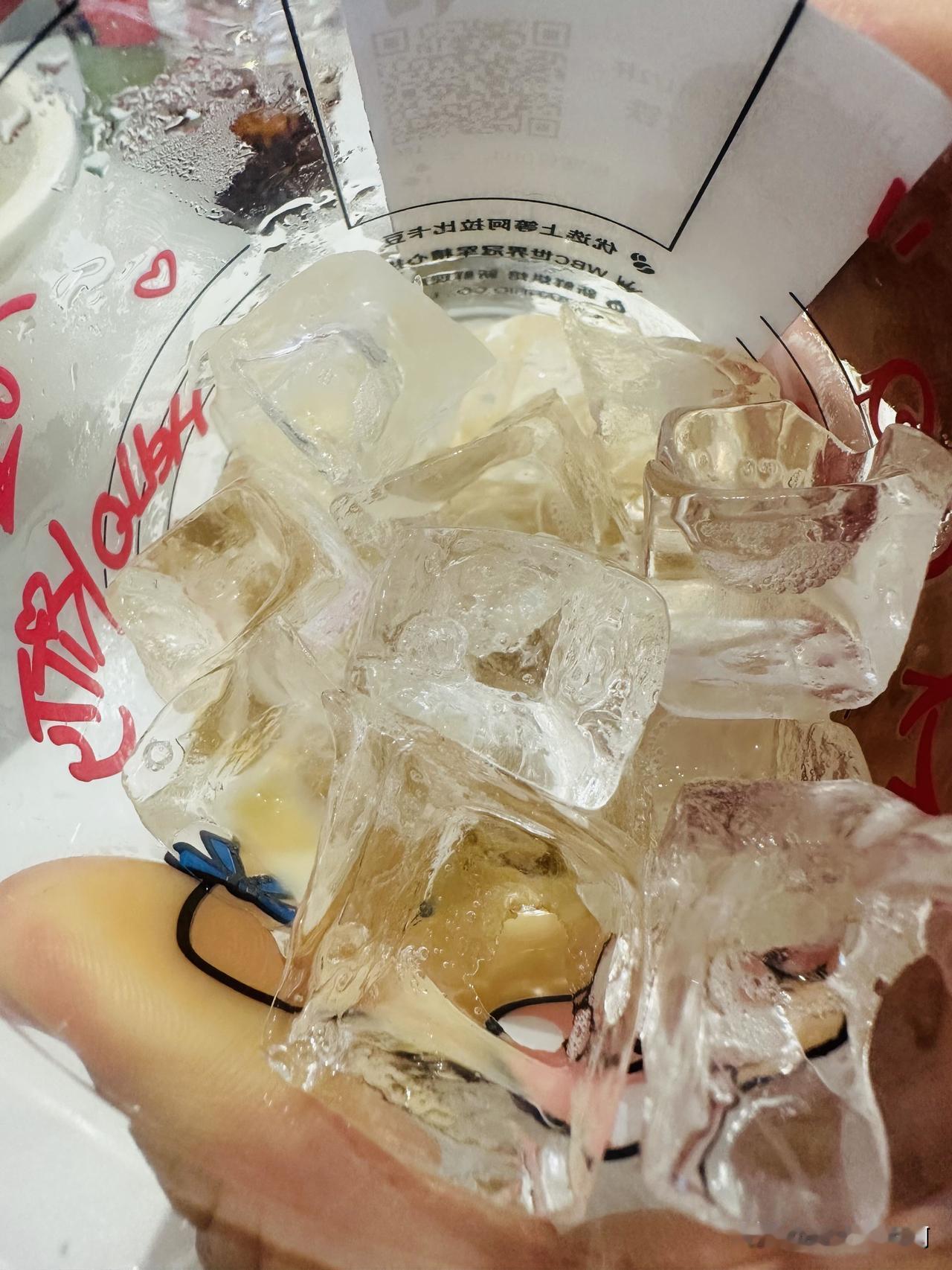 [捂脸][捂脸][捂脸]
哈哈哈哈笑死我了！
一杯冰咖啡害得我差点拉裤子里，得亏
