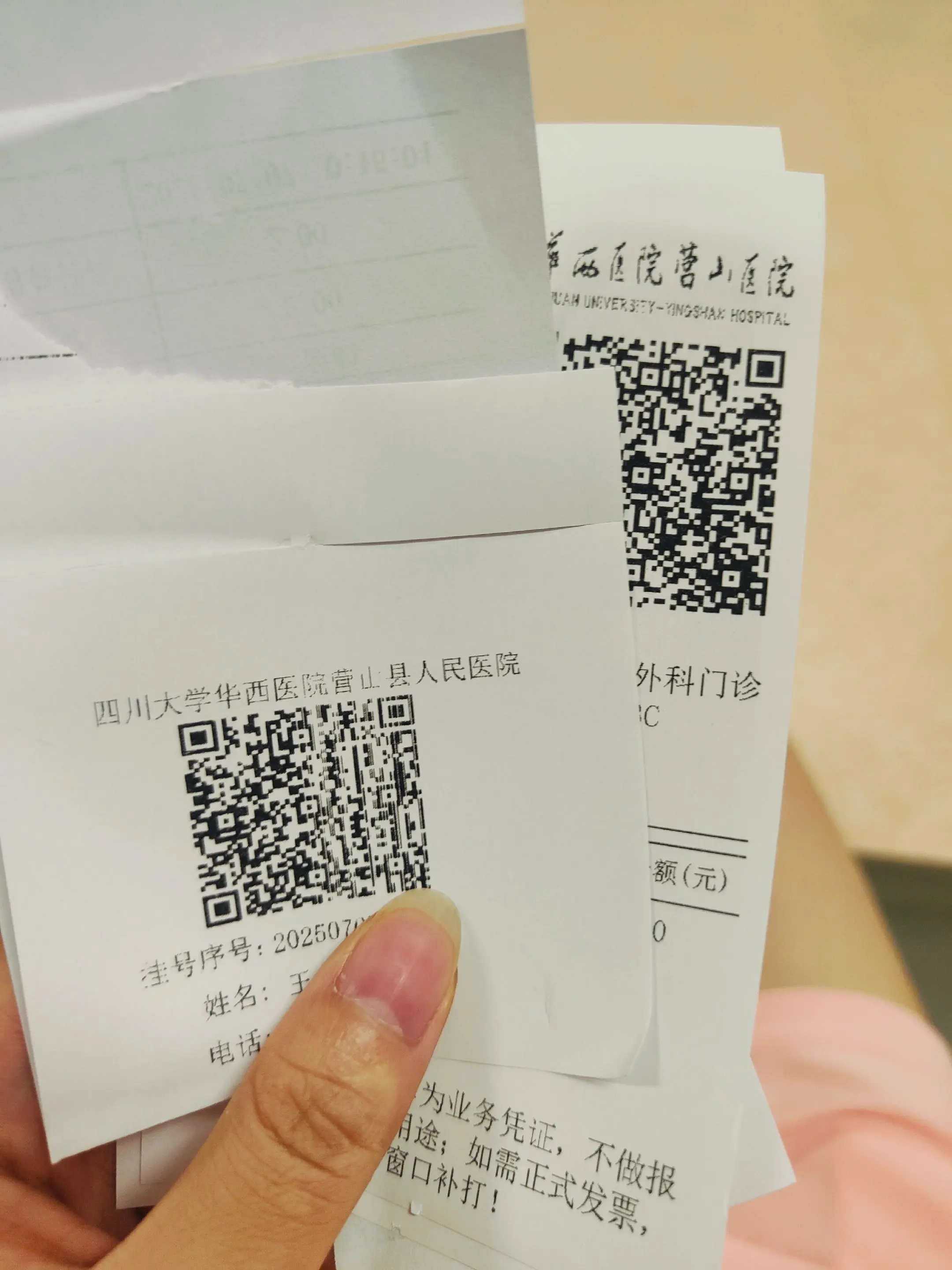 人有时候就是犯贱，平时这舍不得花，哪里也舍不得花，结果一到医院，一下就...