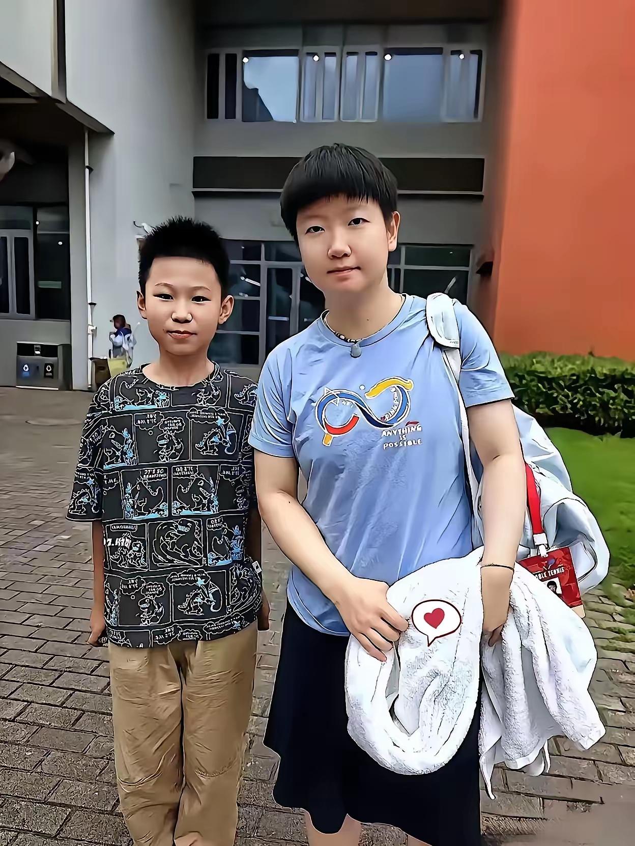 好想看看名古屋亚运会开幕式上穿裙子的莎莎
我之前也看过莎莎穿裙子了，小巧玲珑，特