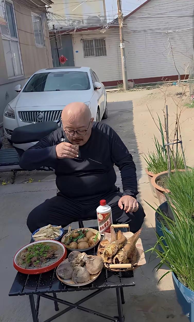 刀郎的生活不会这么奢侈，像他不是他！