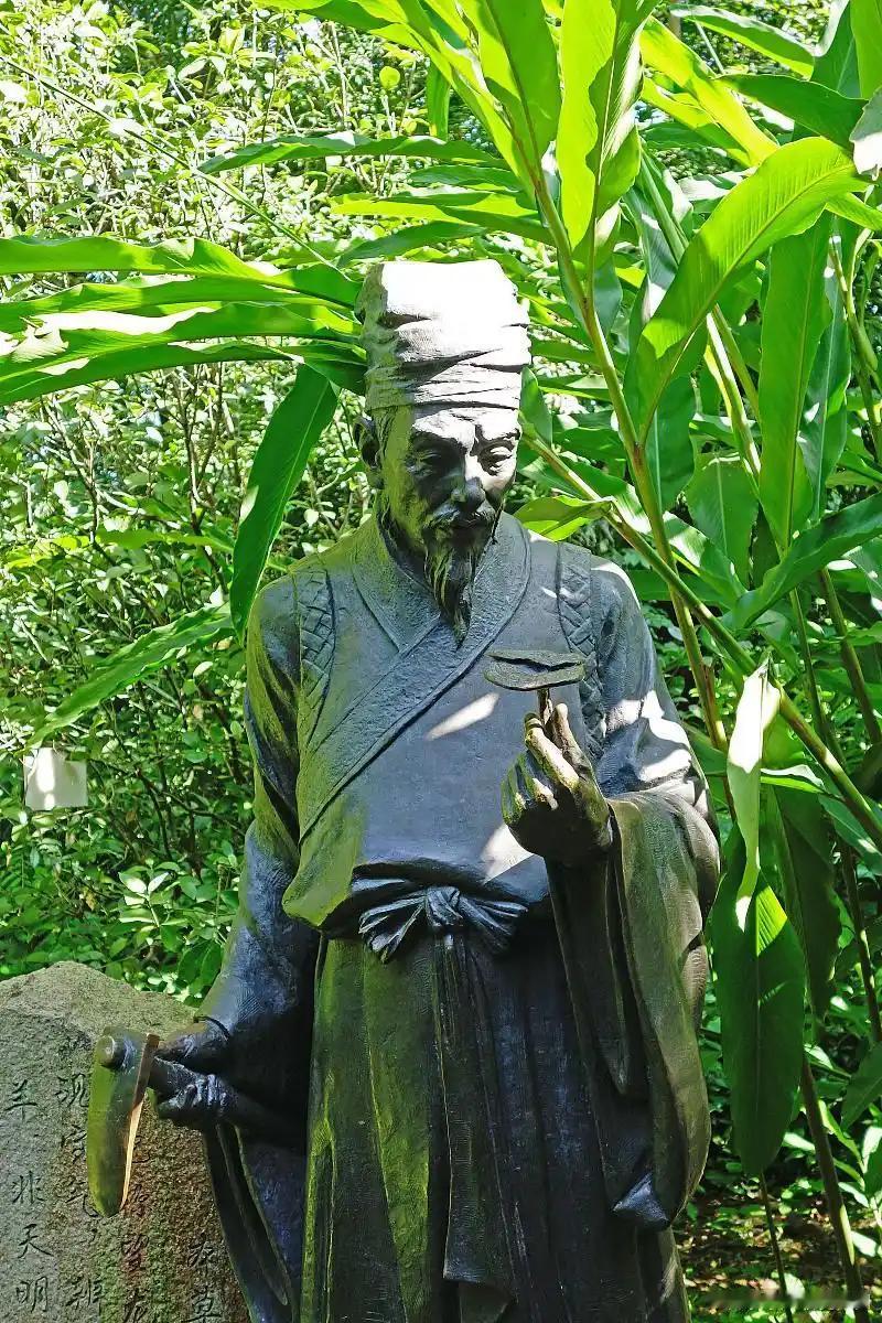 李时珍完成《本草纲目》后，这部书在他生前并没能顺利出版。

万历二十一年（159
