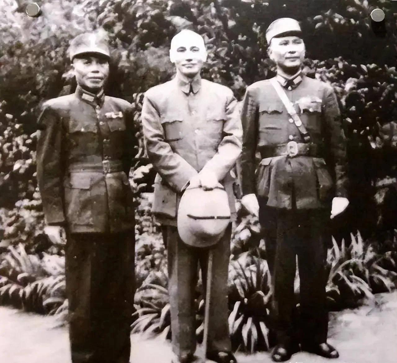 1927年8月，下野的蒋校长令警备师长姚琮带兵去溪口，姚琮称白崇禧不许部队调动，