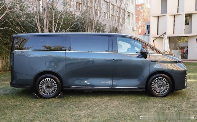 吉利银河V900，智能驾驶新标杆！科技豪华，一路领航未来出行。 吉利银河 V90