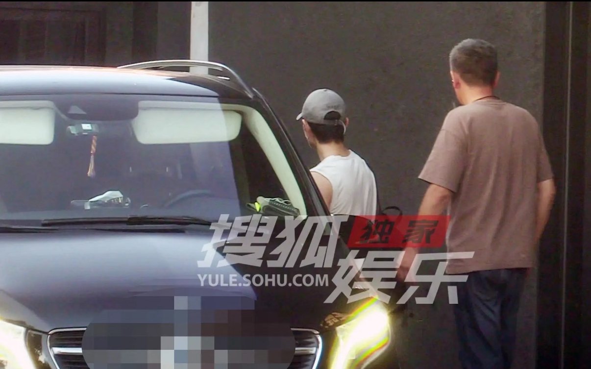 演唱会什么的都听安排，先让我舔舔老公的肌肉[舔屏][舔屏][舔屏] ​​​