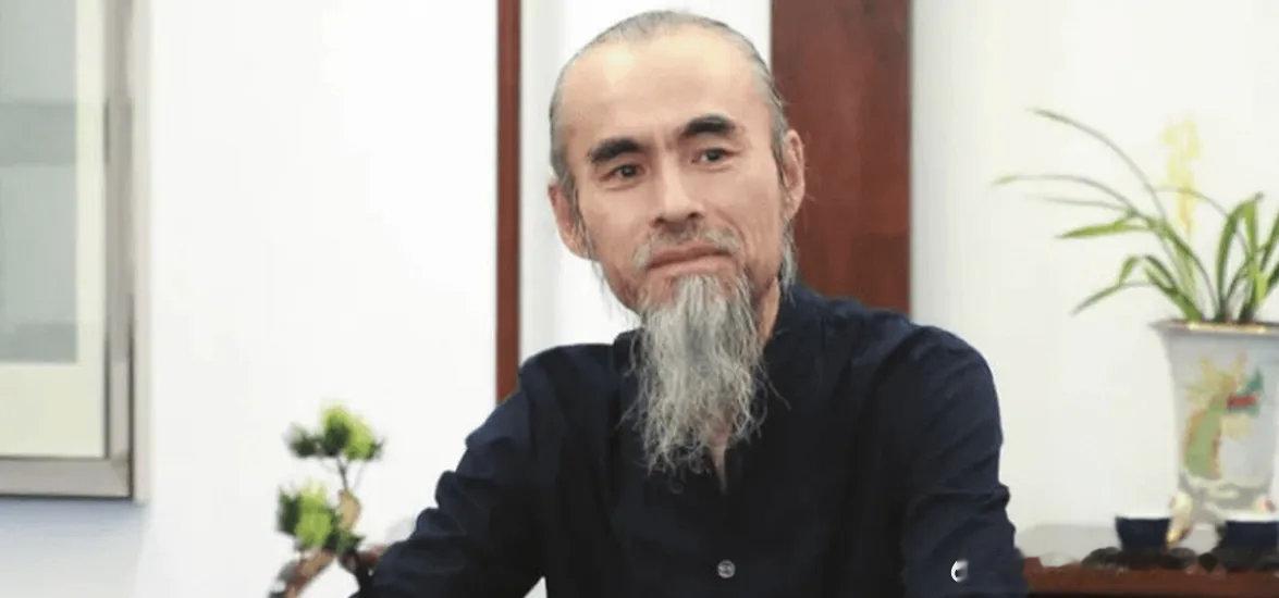 【起底隋广义：“装神弄鬼”设下千亿骗局】2018年，鼎益丰年会，邀请到法国前总统