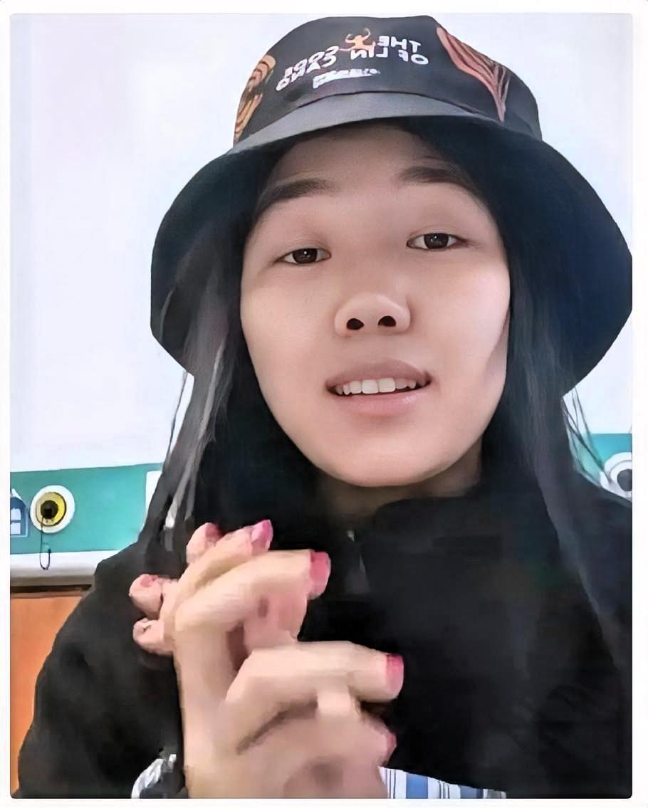 冷美人昨晚，
估计后槽牙都快咬碎，心里也憋了一肚子火！

不是没拿到奖金，而是刀