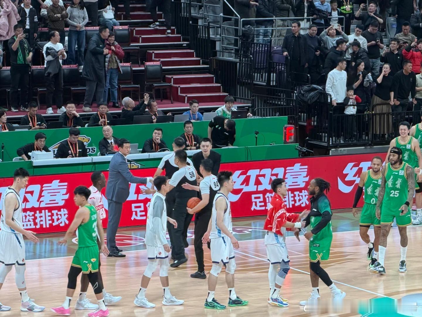 杨鸣：“杯赛落幕之后，球队接连迎来两场关键战——客场对阵天津，再到挑战卫冕冠军。