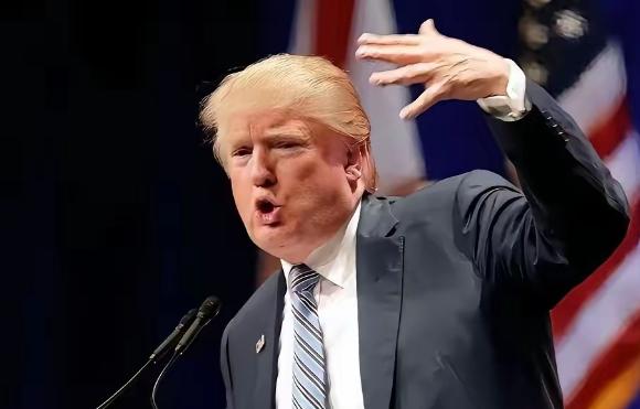 特朗普这一席话，把全世界都逗笑了！

特朗普26日说:“从来没有哪个国家的领导人