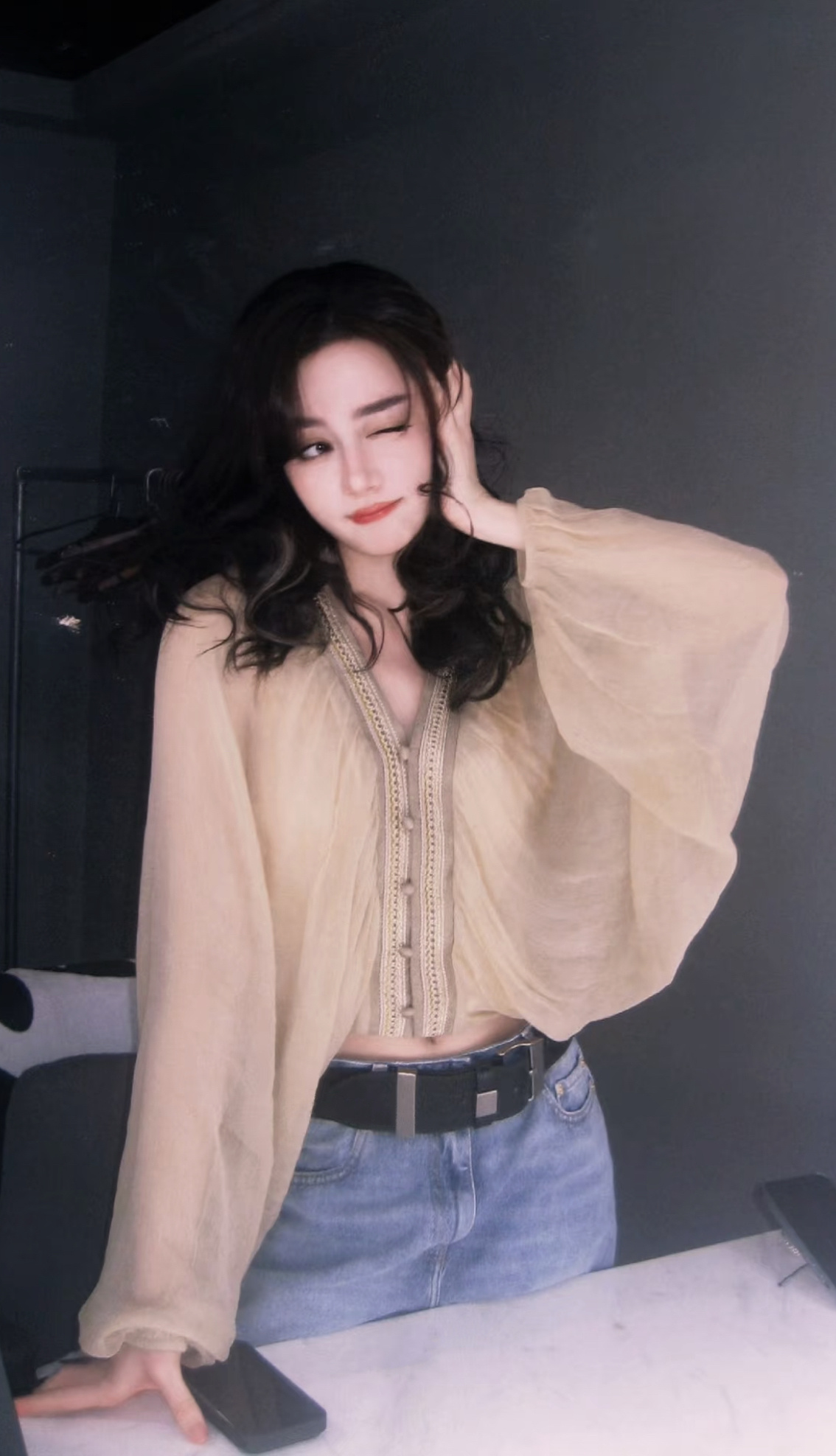 迪丽热巴watchingu好萌的捧脸～[奶牛猫] ​​​