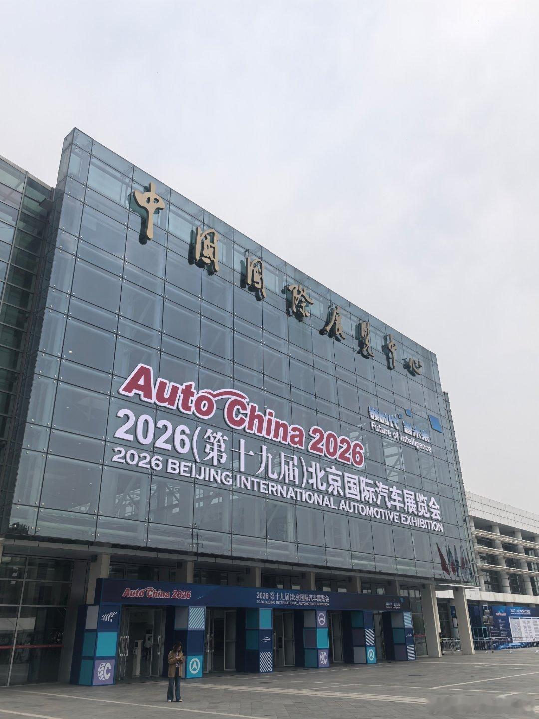 宝马和奥迪，都大张旗鼓用上了华为技术，奔驰是硬抗到底，还是也会选个国产技术融合？