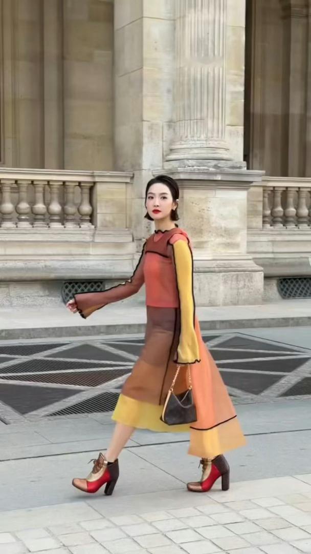 宋茜 Victoria女王 Victoria这个名字自带回忆杀，宋茜多年依旧保持