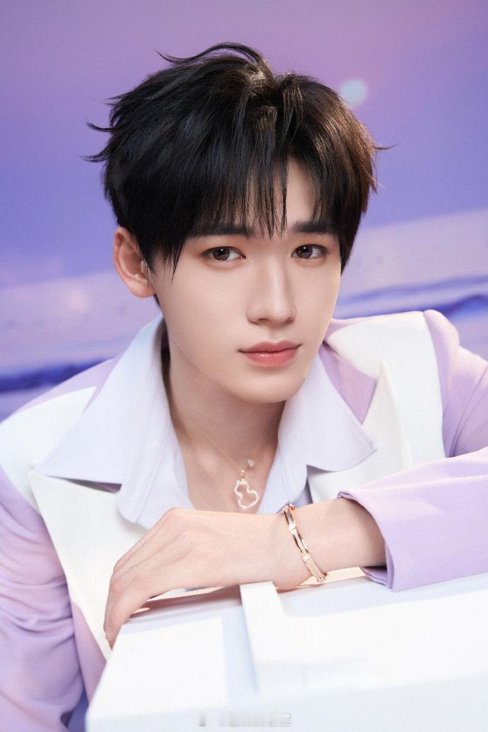 宋亚轩2025最受年轻人喜爱明星  2025微博娱乐白皮书 好消息来袭！宋亚轩以