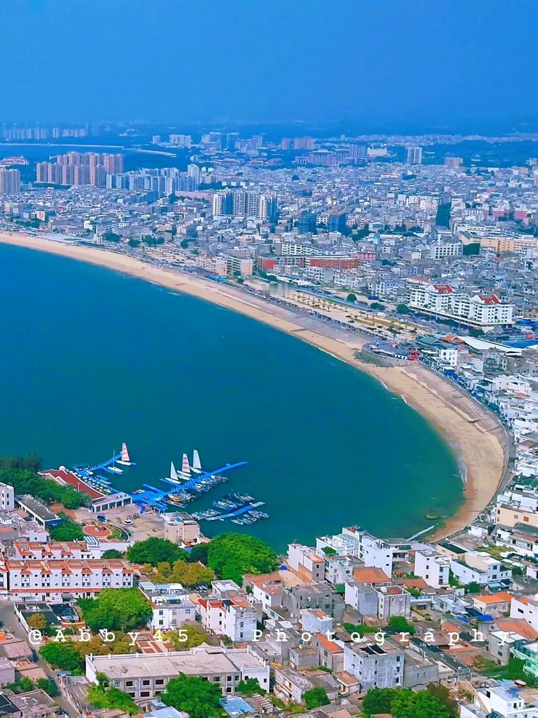 【漳州·东山岛】

浸润在东山岛的山风海涛间，尽情享受海天之间的蔚蓝无边。

v