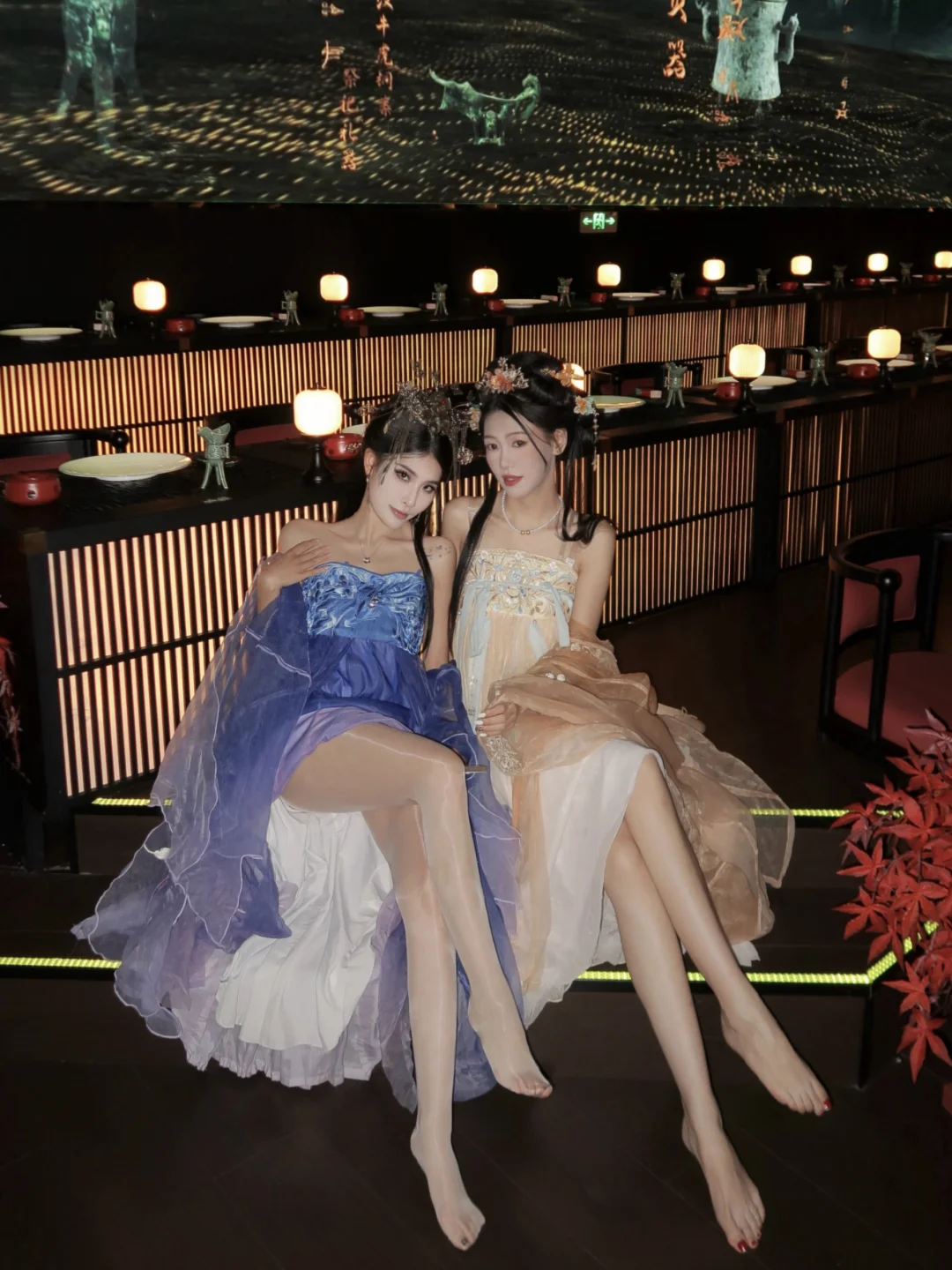 云想衣裳花想容，下一句你来