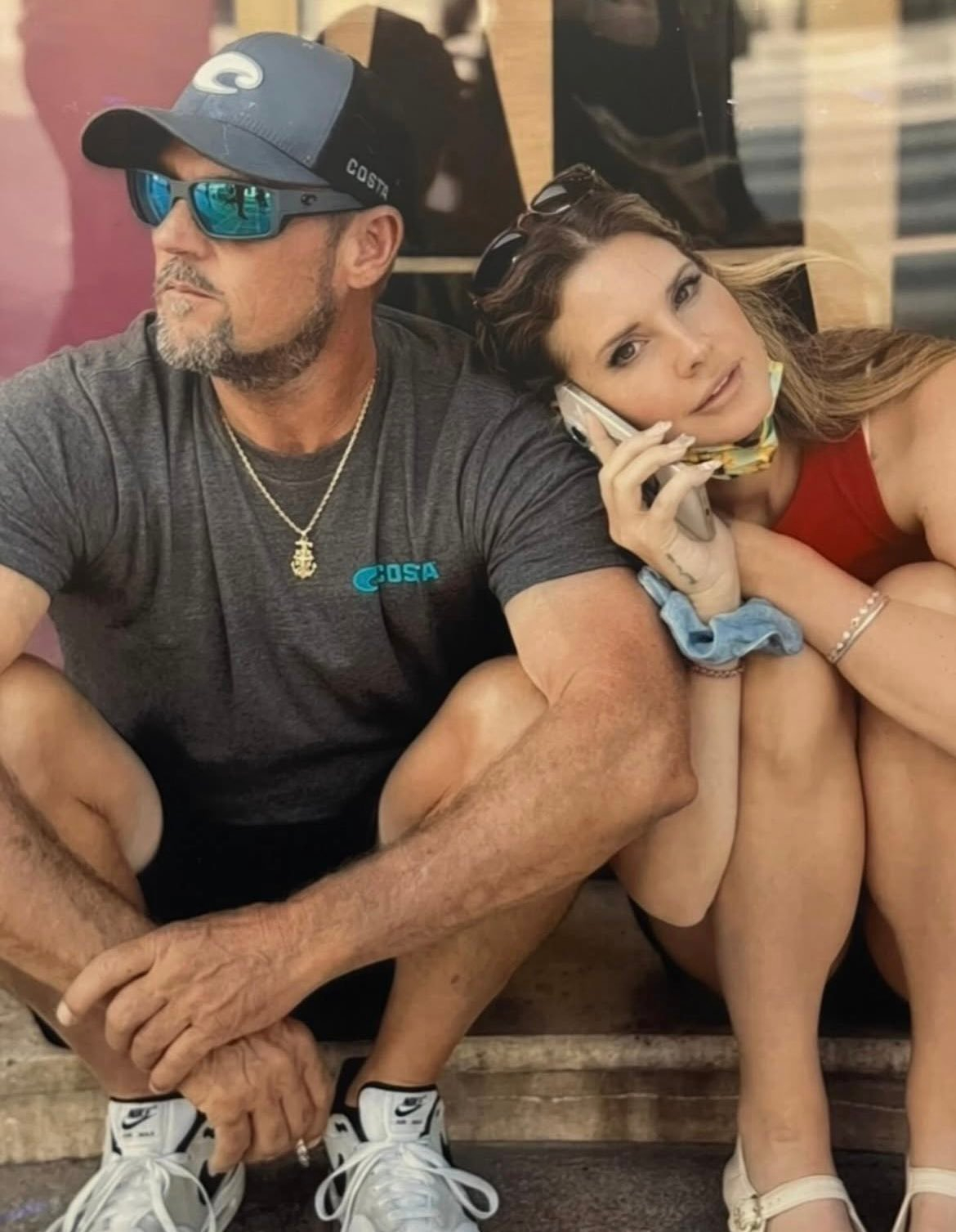 鳄鱼哥晒旧照表白打雷姐 鳄鱼哥晒旧照表白打雷姐，“这张照片拍摄于我们结婚前 ❤️