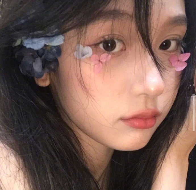“慢热 自卑 社恐 不善恋爱” 