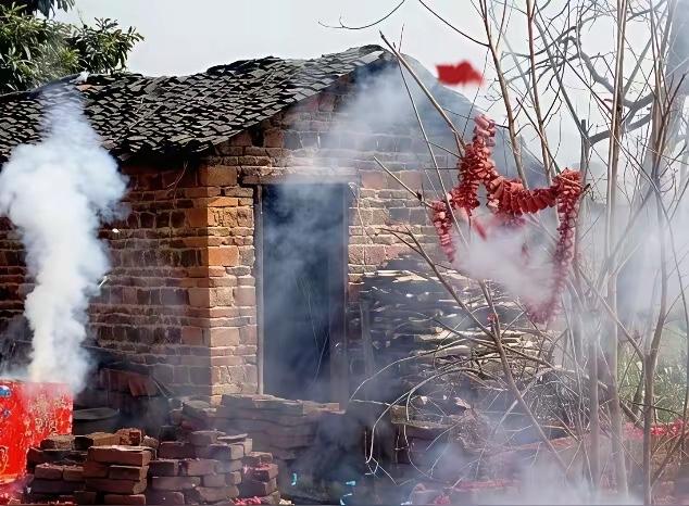 最是故乡烟火暖。
尤思父母炕头恩。
横批：《烟火与炕头》