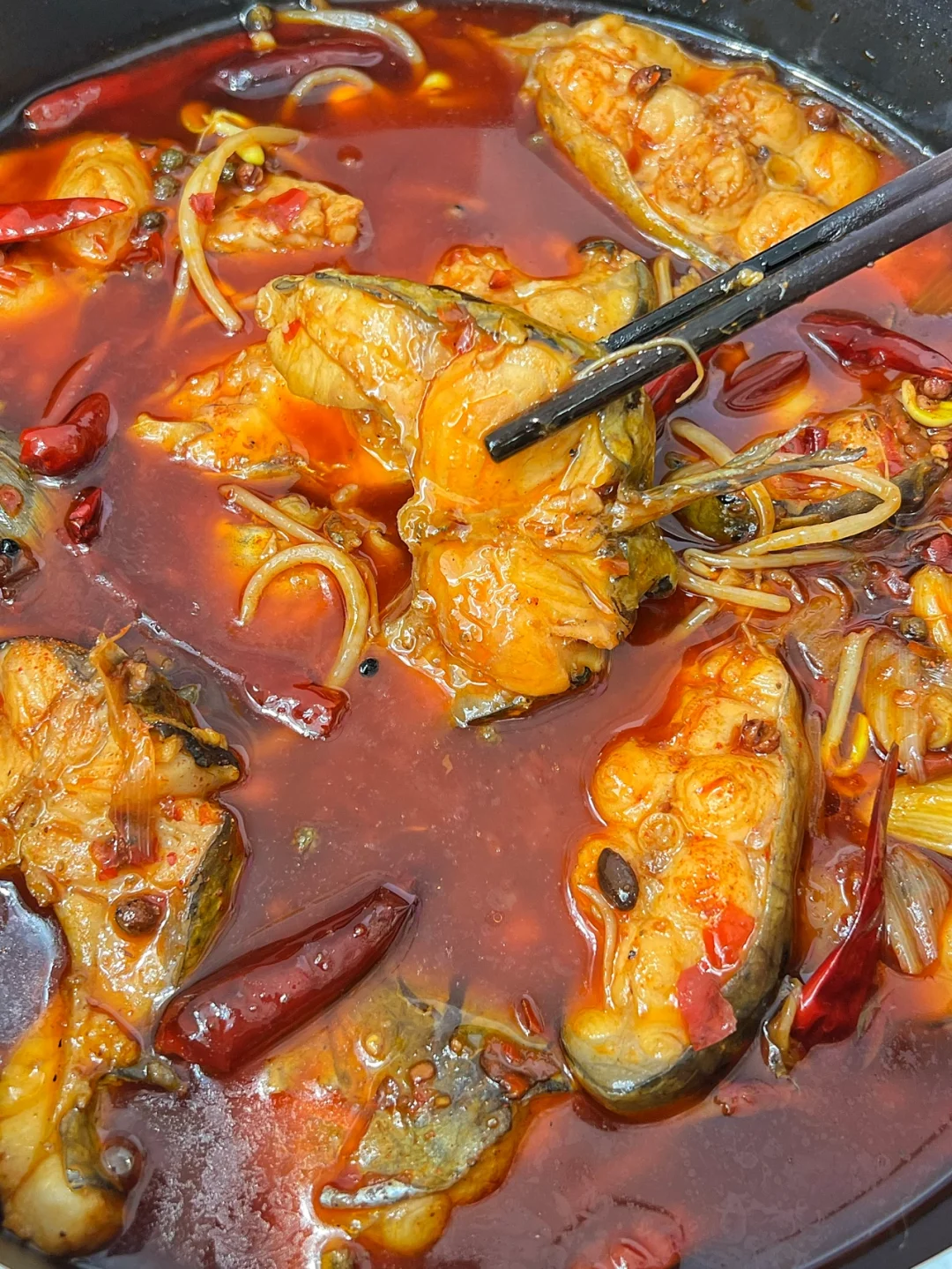 姐妹非闹着要吃这个火锅鱼！不过确实过瘾！