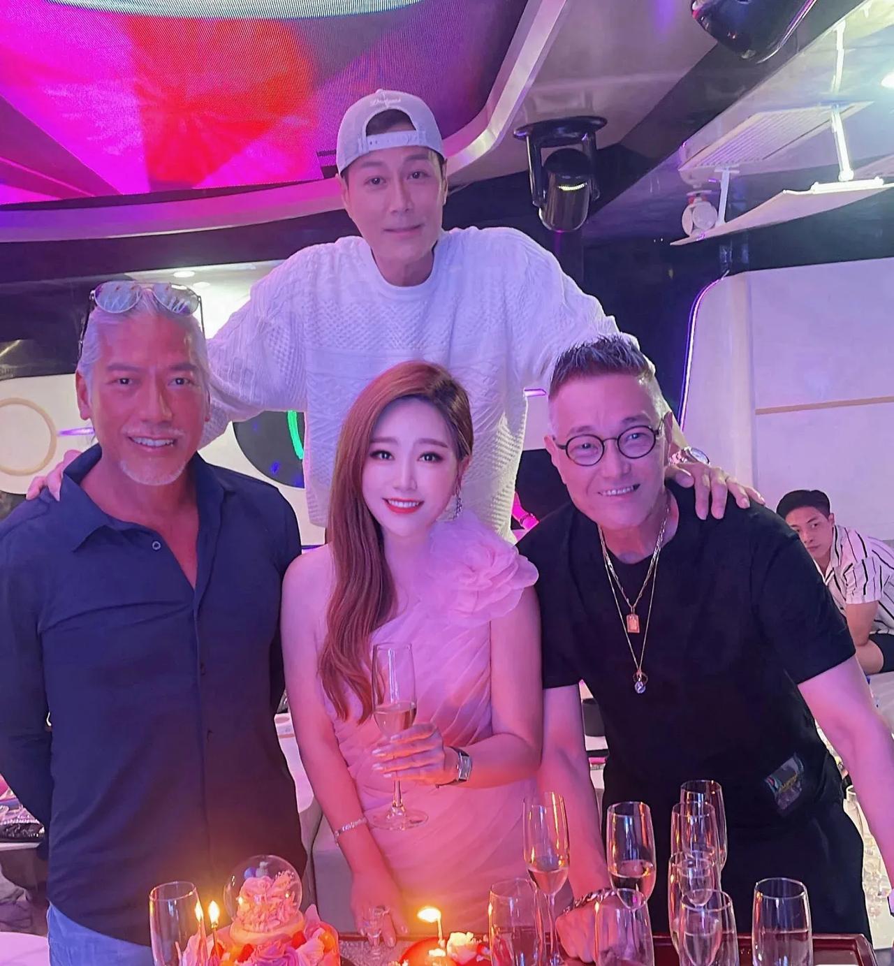 3大反派专业户为美女庆生!卢惠光长子罕露面，站角落难掩帅气
7月17日，某美女网