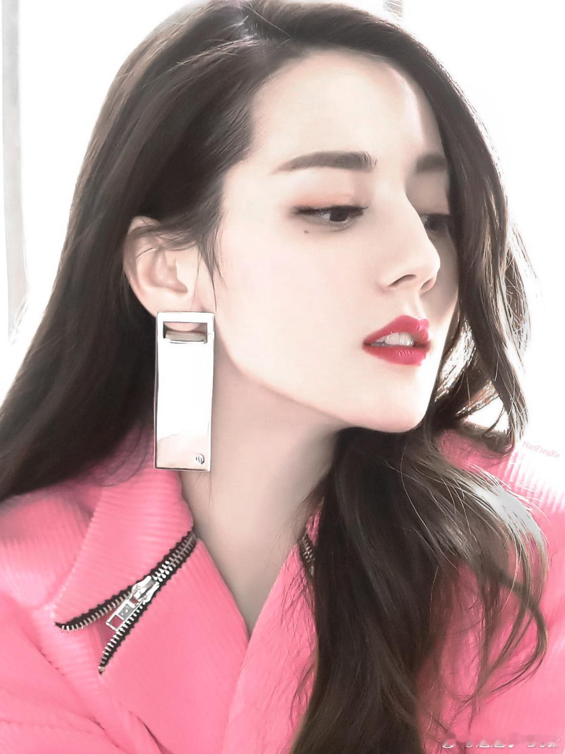 迪丽热巴[超话]迪丽热巴钰珑 dlrb 迪丽热巴功夫女足 dlrb 迪丽热巴卫蓝