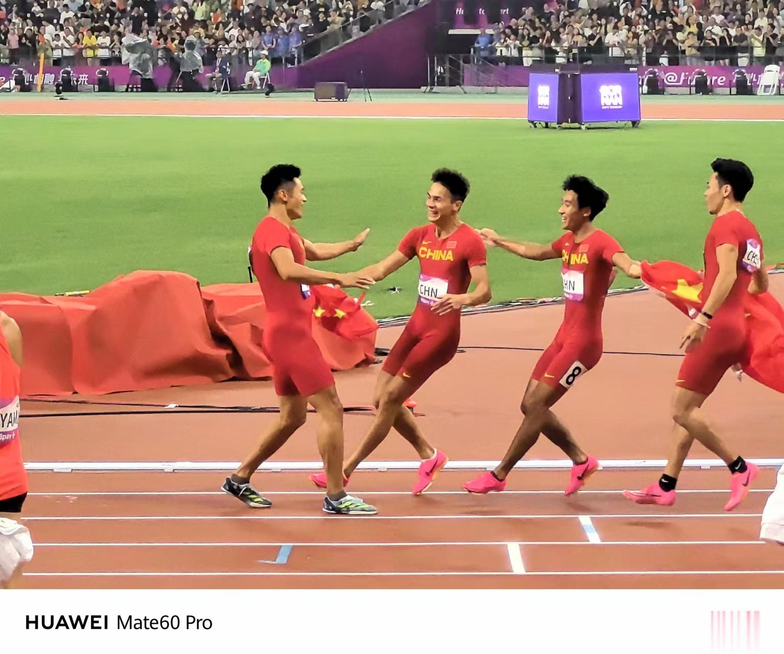 #中国接力风驰电掣#女子遥遥领先，男子强势逆转！这两个400米，真是爽歪歪！我觉