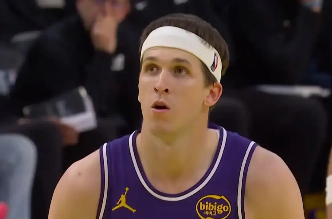 里夫斯的腿筋，可能正在勒断湖人的赛季。
 
二级拉伤，休战4周。医疗报告上的“3