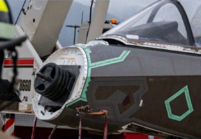 🔻“什么叫美军新交付的 F-35 不能装 sim 卡，只能蹭别人的热点？”热点