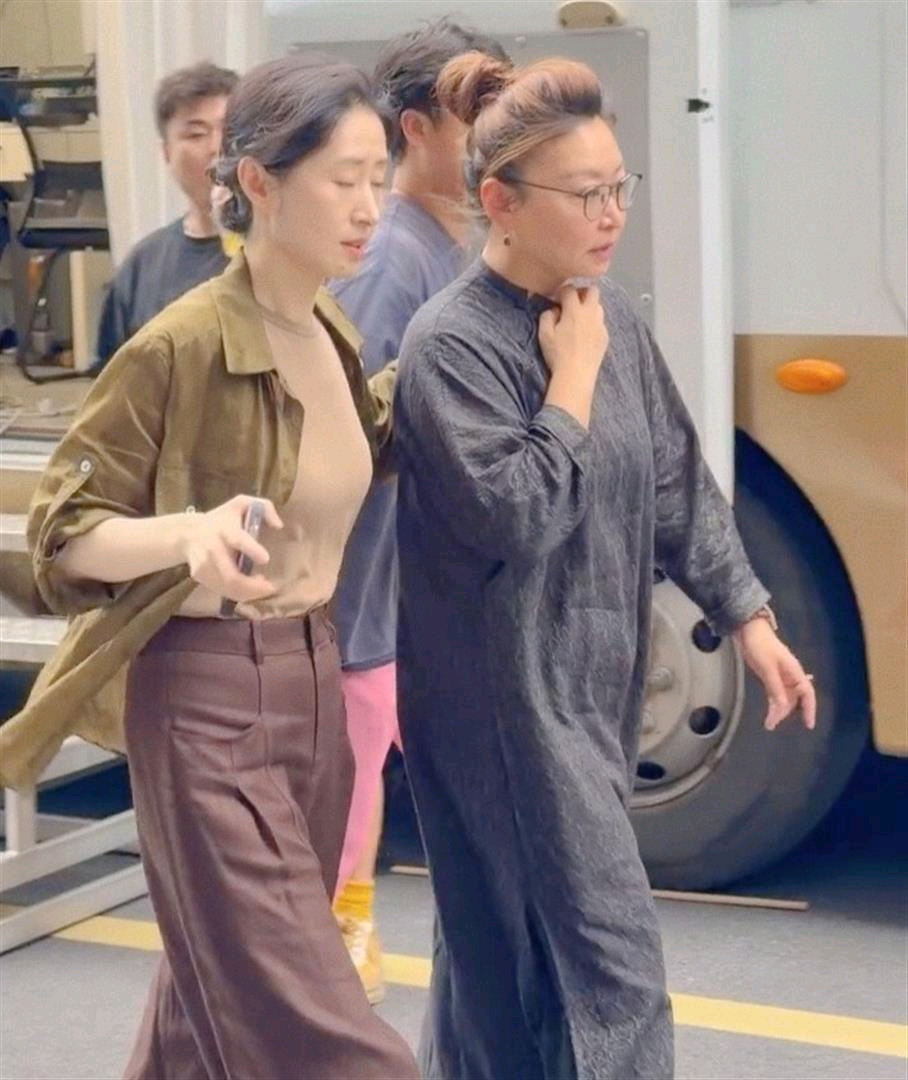 刘敏涛在广东被偶遇 