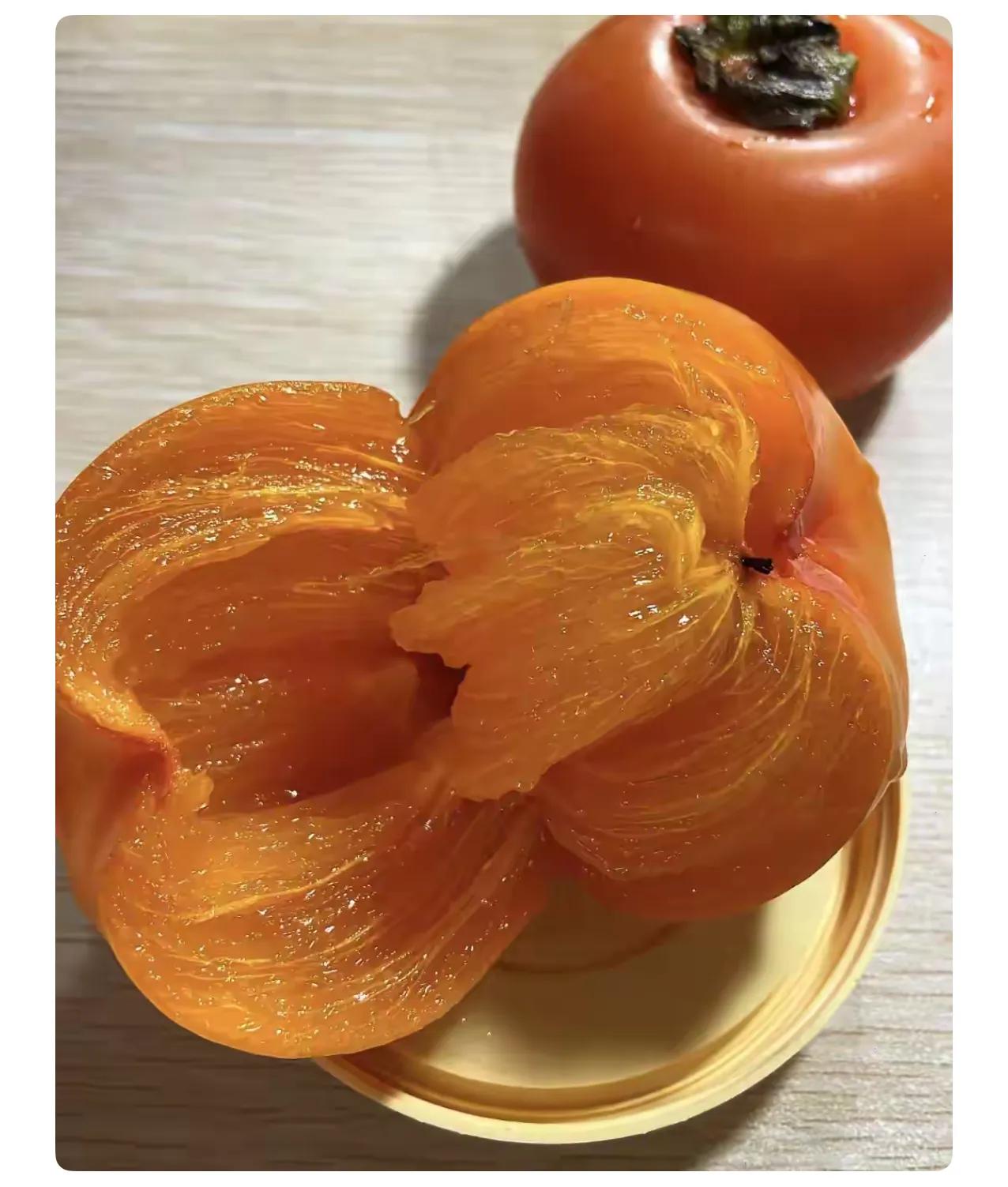 秋季（霜降）适合吃的10种食物：

润燥补气最适合！

1.柿子润燥生津，但不宜