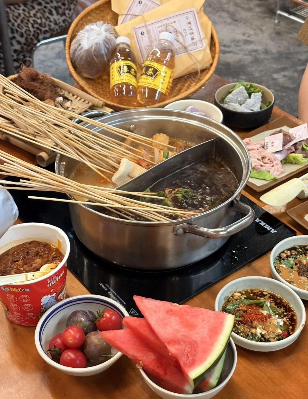 四海城新晋养生串串自助！老鸭药膳汤直接喝
逛四海城偶然挖到这家小众自助串串，彻底