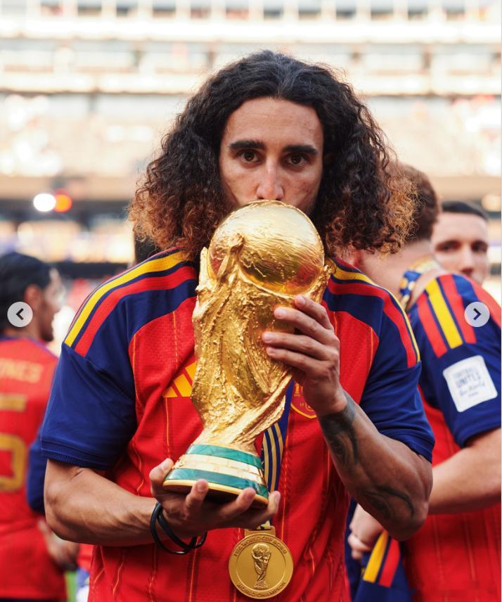 西班牙世界杯冠军 库库雷利亚亲吻大力神杯7月20日讯，2026美加墨世界杯决赛西
