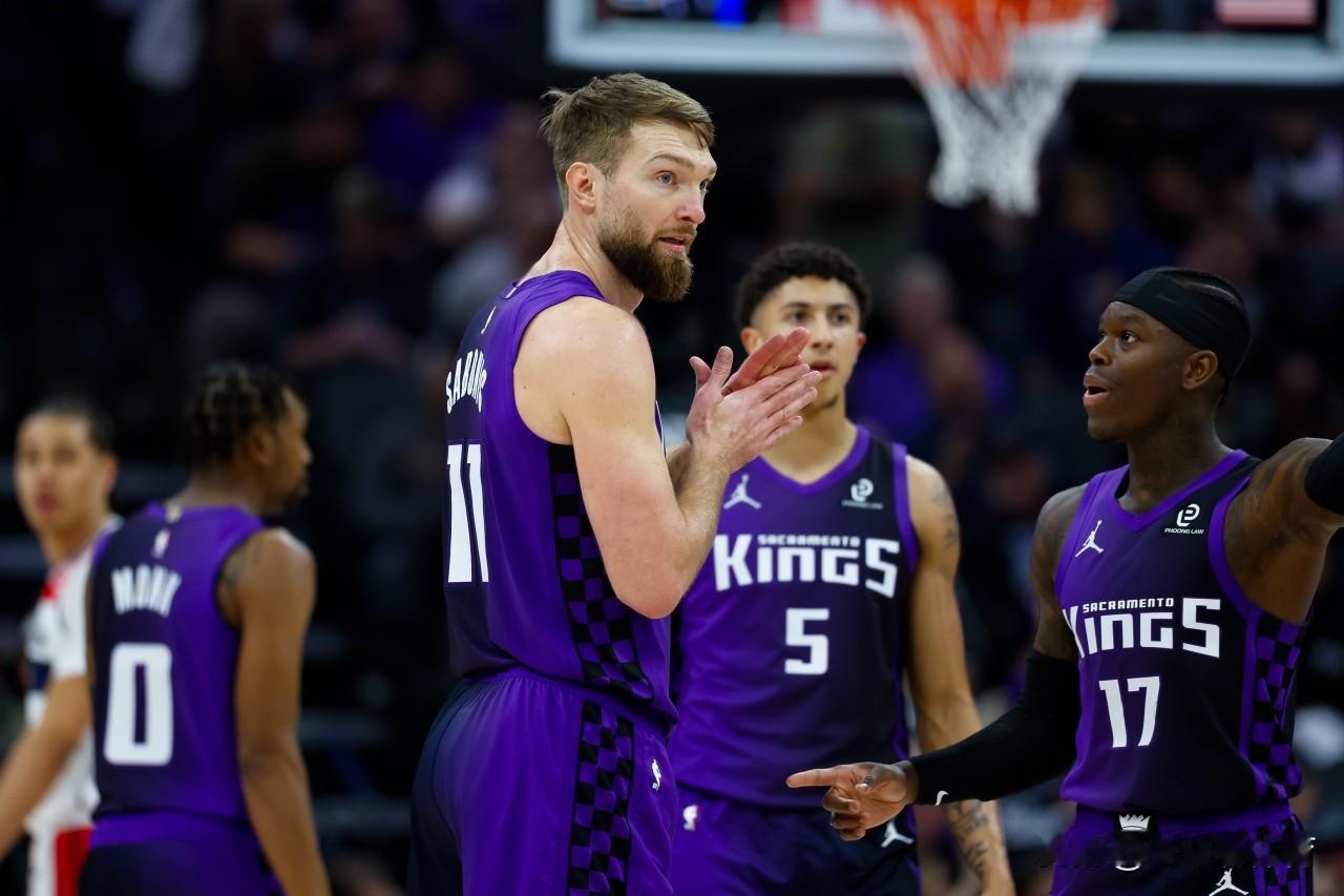 国王这是在给别的队验货？还是真的准备冲击季后赛？
今天，国王队迎来了小萨博尼斯的