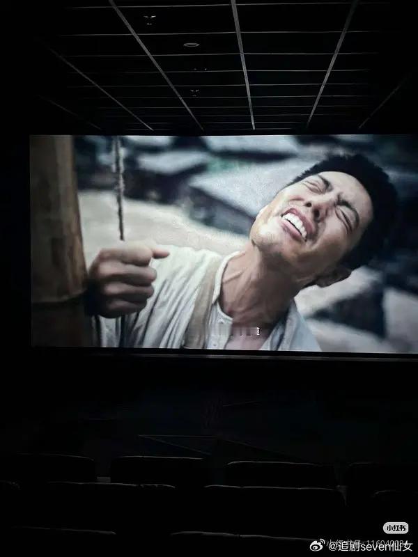 路人repo来了，有一说一，牙齿真的好白 