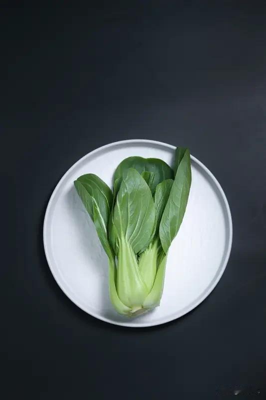 吃高纤维蔬菜、粗粮，像玉米、芹菜，能速增饱腹感。