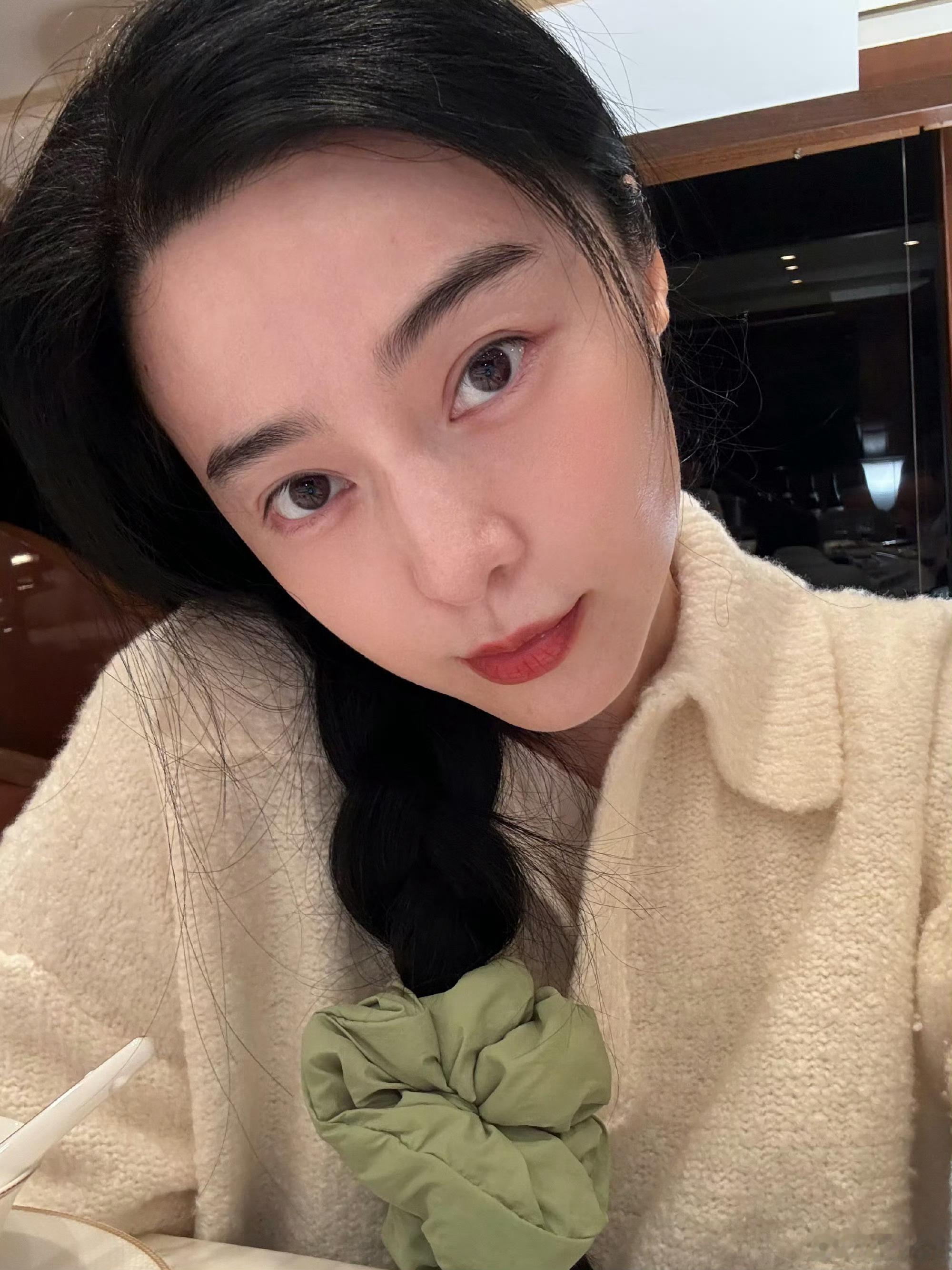 感觉李晨有老人味了那啥，他俩分了没有啊？