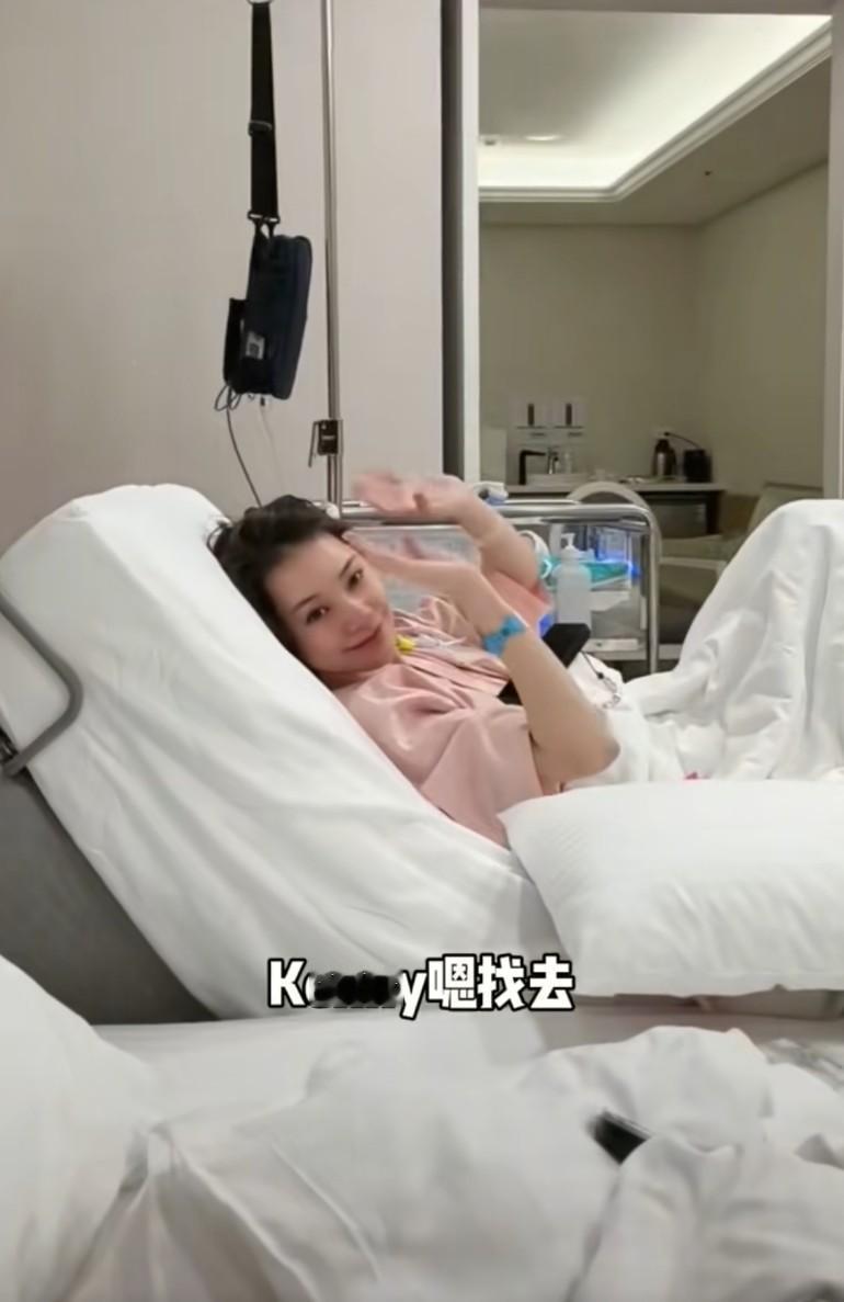 马筱梅产后直播间露脸打招呼，小梅的性格，真好，大大咧咧，精神状态特别好
有妈妈相