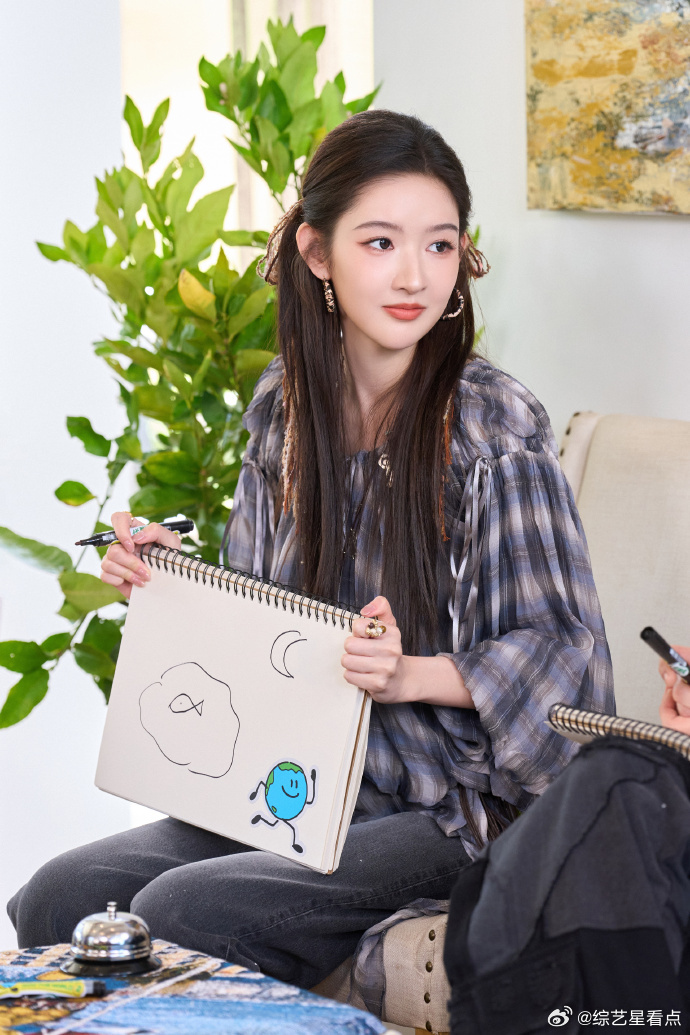 王玉雯在综艺里演爽了王玉雯跟四位哥哥即兴表演 绝对带给大家眼前一亮，说实话王玉雯