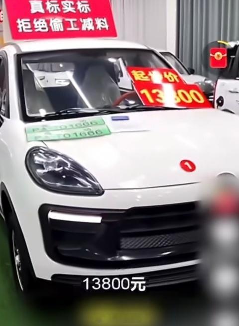 危险的手搓汽车围猎老年人“手搓汽车”钻进银发市场，像一把包着糖衣的钝刀。它用低价