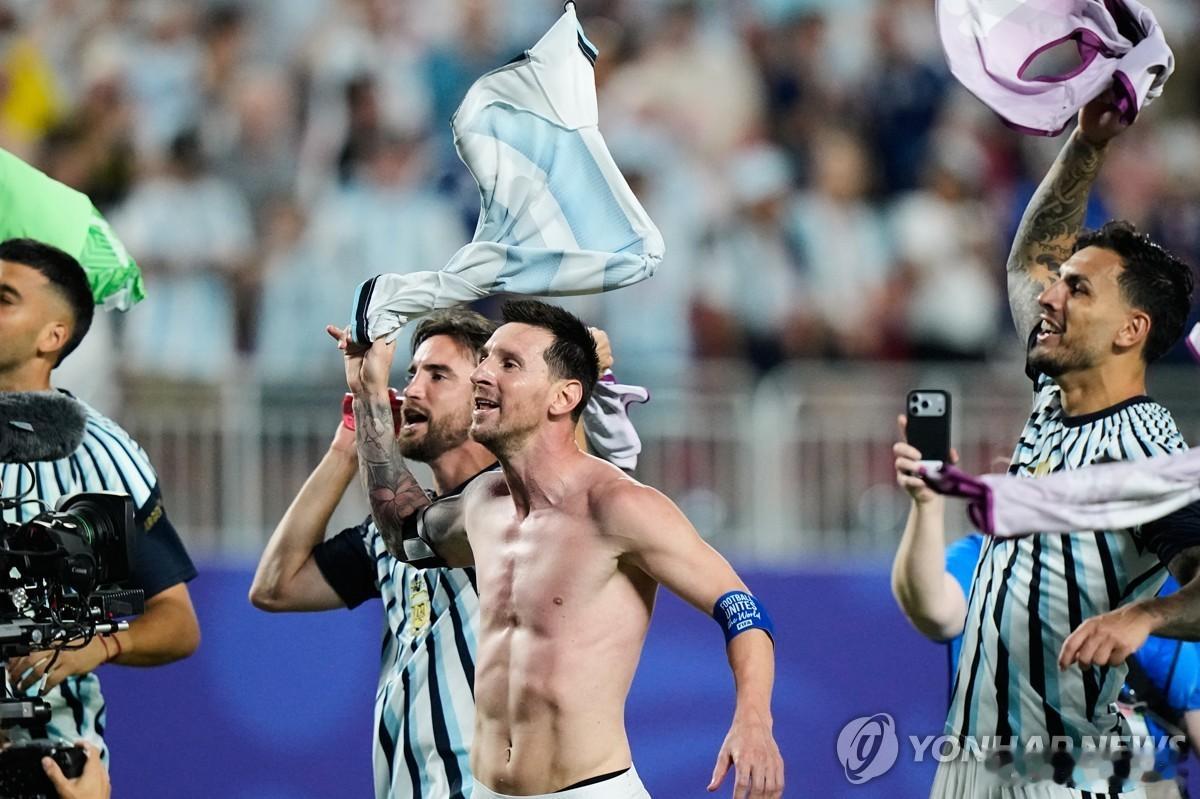 世界杯 英格兰和阿根廷的比赛，不用扯什么“马岛战争”什么的，目前双方这一代人早已