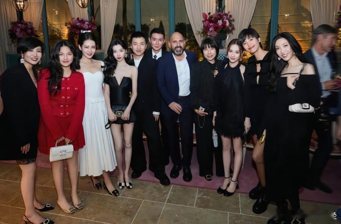 王诗龄易梦玲合照，王诗龄的打扮真的越来越像李湘了 ​ ​​​