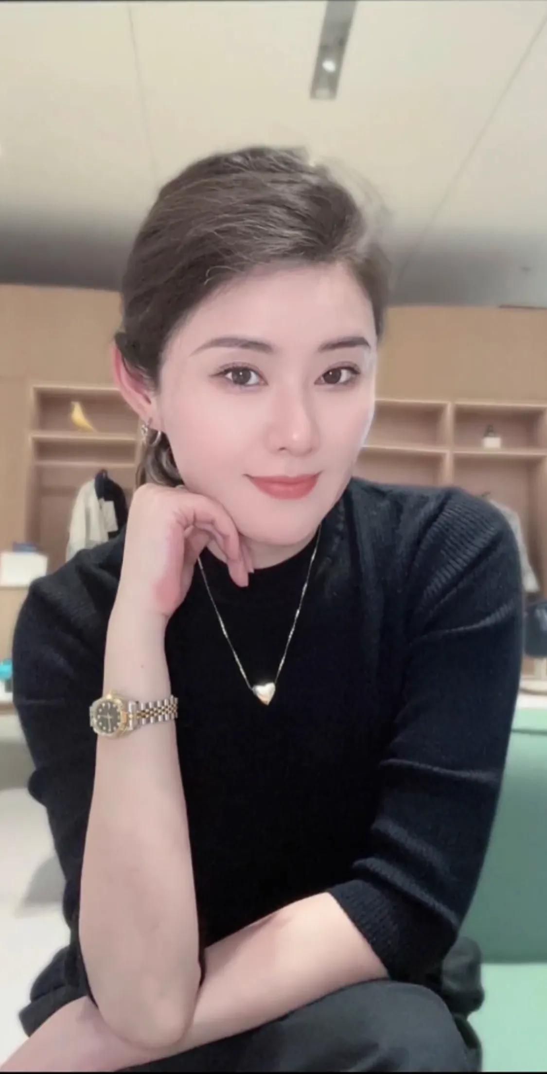 女人在接Wen的时候，为什么会咬人呢？
女人接Wen时咬你是想满足她的爱，是因为