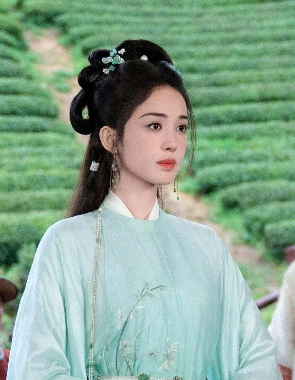 玉骨茗茶给我的最大惊喜就是娜扎的美貌！荣善宝绝对是娜扎的人生角色～