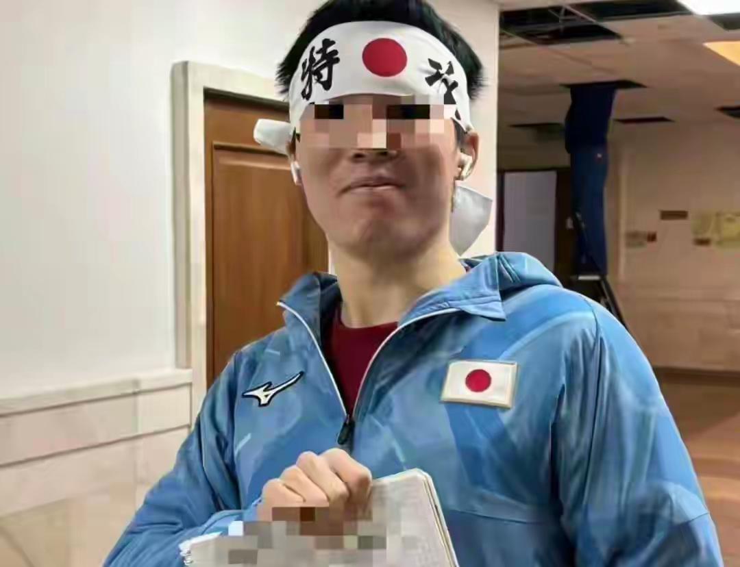 南京历史生披旭日旗：遣返只是开始，后面几笔账跑不掉?
莫大那个留学生的事，我是真