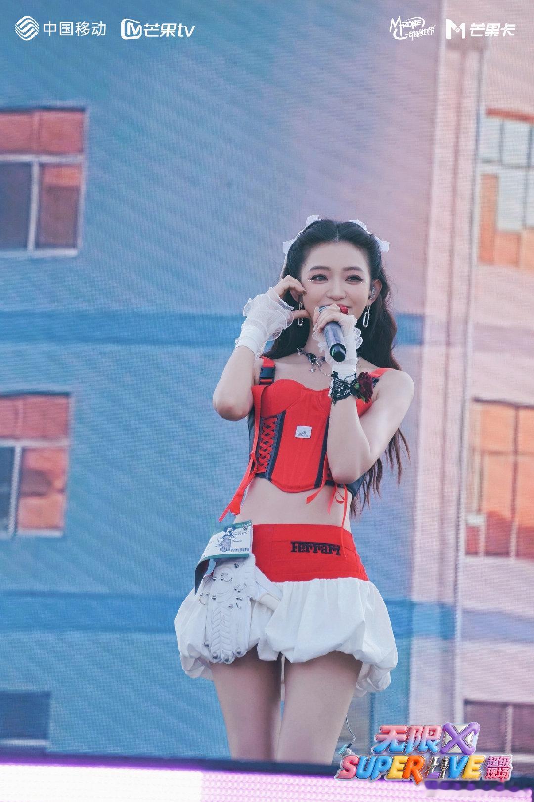 无限XSUPERLIVE音乐节 西安站现场剧照释出✨灵动献唱超吸睛，氛围感直接拉