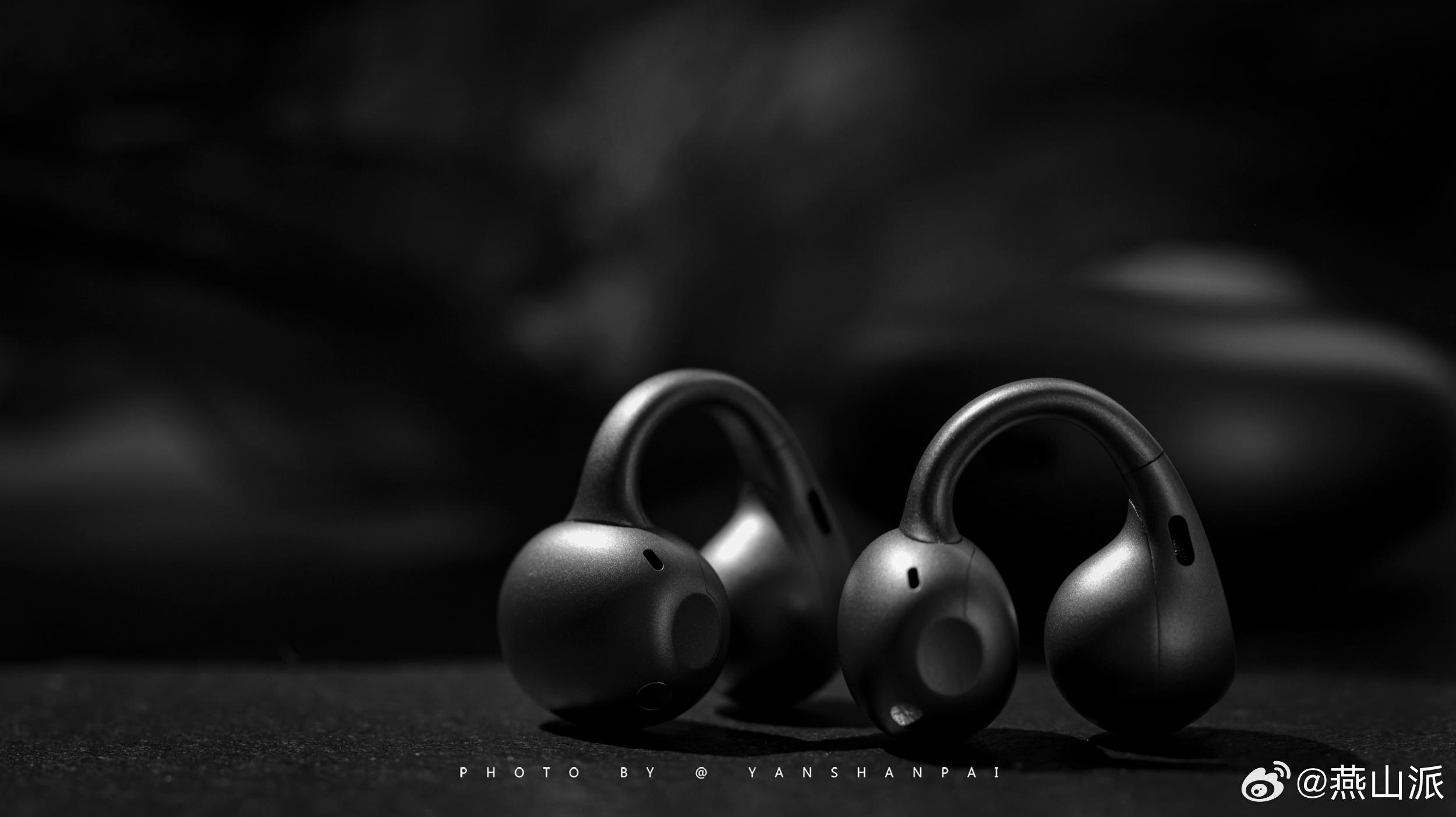 OPPO的耳夹耳机升级了！分享一组图赏，大家感受一下。颜色没啥好说的，官方叫诺贝