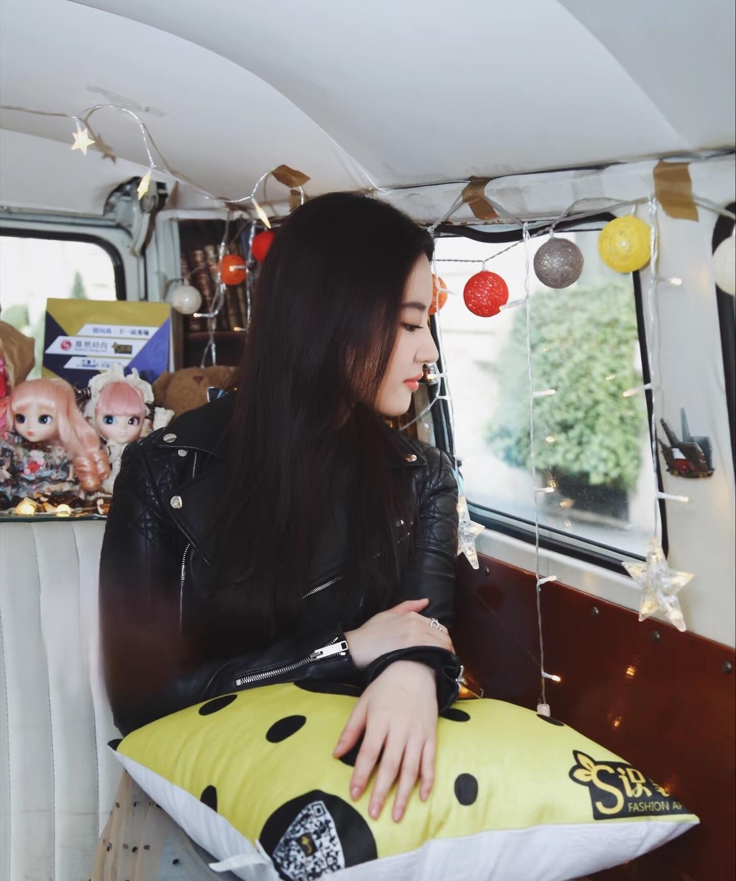 “你以为你是刘亦菲啊”