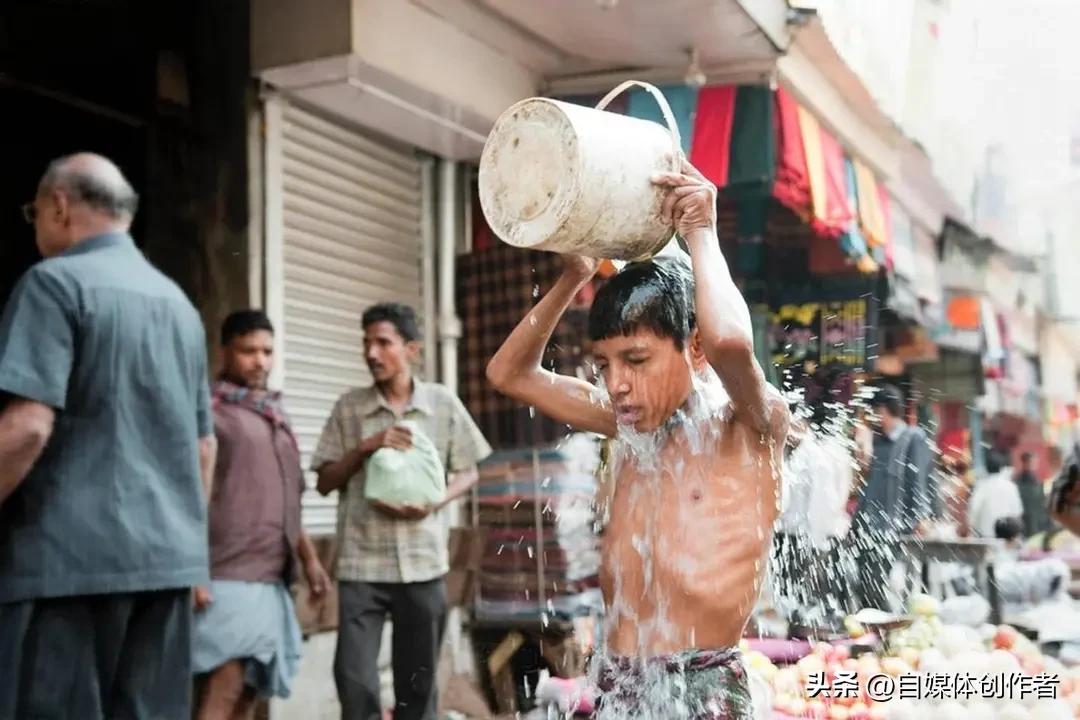 酷热袭城负荷爆表！印度深陷高温与能源两难困局
 
盛夏的燥热究竟能达到怎样骇人的