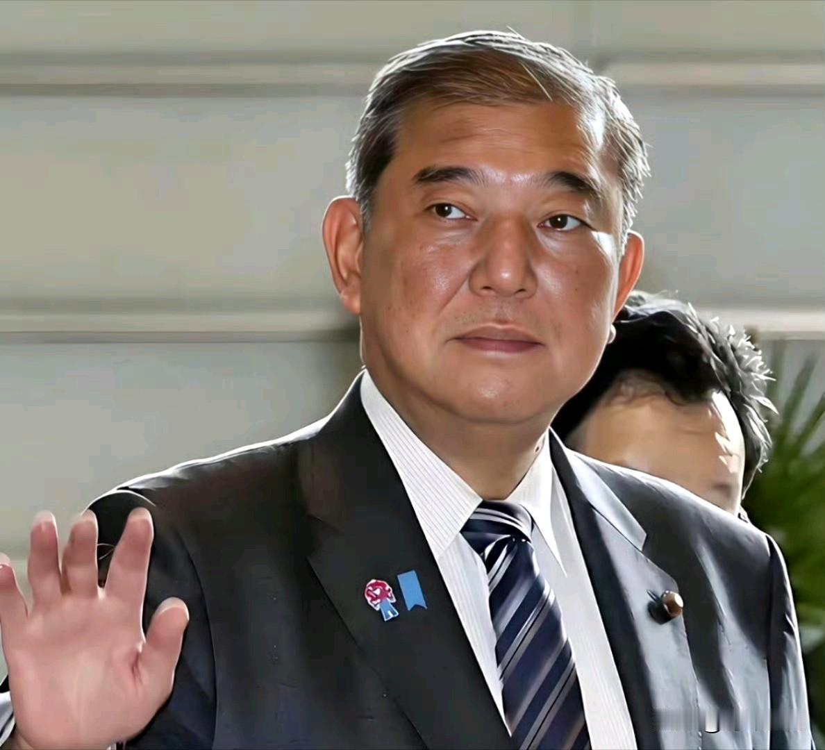 石破茂警告：日本若袭华将遭灭顶之灾，远甚二战原子弹。他直言，当前日本政坛的冒险倾